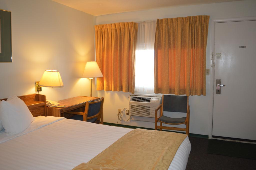 Circle 5 Motel Olds Room photo